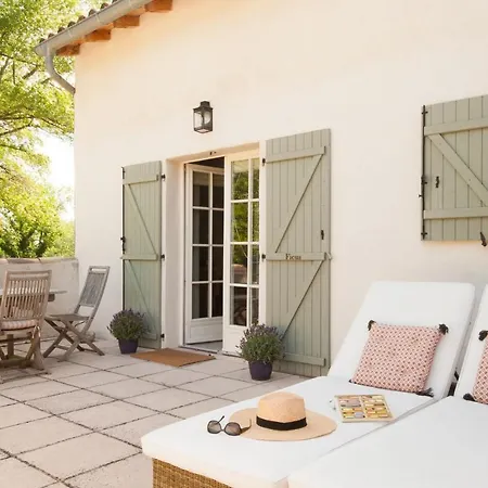 Domaine Le Bois Des Dames Panzió 4*